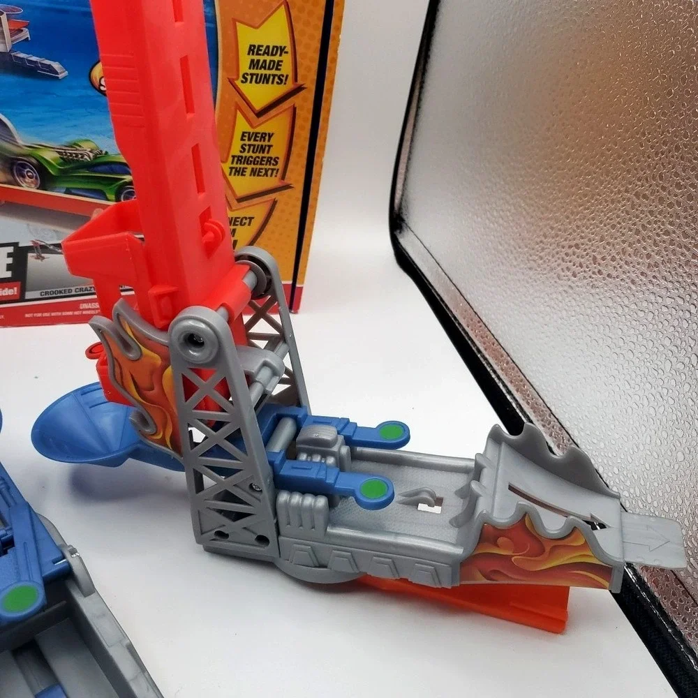 Hot Wheels Trick Tracks Shock Ramp Toy Car Stunt Set 2009 with Box **incomplete*